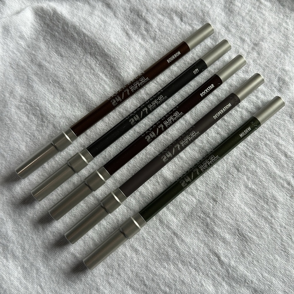 NEW!! URBAN DECAY 24/7 GLIDE-ON WATERPROOF EYELINER PENCIL
#1 Eye Pencil… - Picture 4 of 10